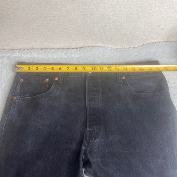 Levis 501 Original Fit Jeans Mens 37x31 fade Black Straight Leg Button Fly Denim - Picture 4 of 7